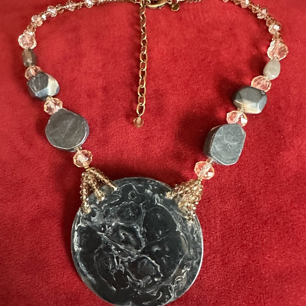 Vintage Gold-Tone Necklace with Black Marbled Pendant and Pink Beads